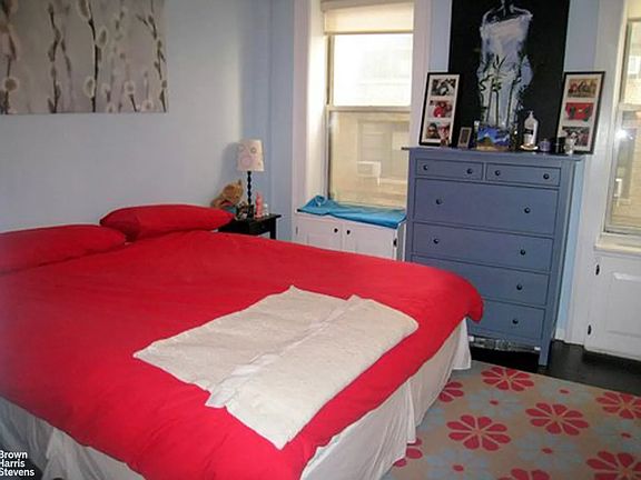 2nd image of 55 W 95th St #5