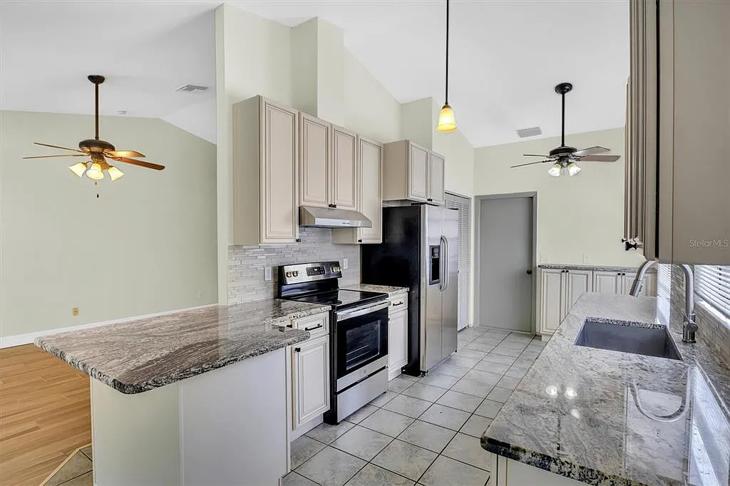 3 bed, 2.0 bath, 1513 sqft, $3,250 — Photo 4