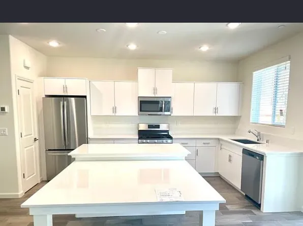 2015 Hammel Ln, Clovis, CA 93619