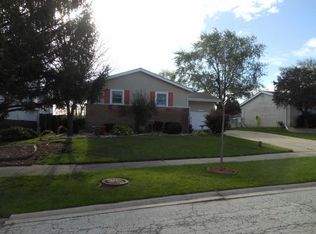 9129 Barberry Ln, Hickory Hills, IL