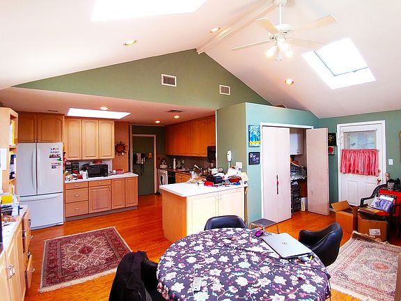 5th image of 118 Schoolhouse Ln