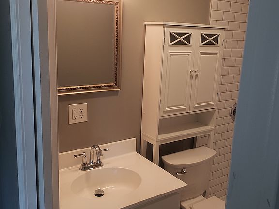 4th image of 203 Sunset St #A