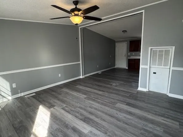 122 Oak St, Fayetteville, NC 28306