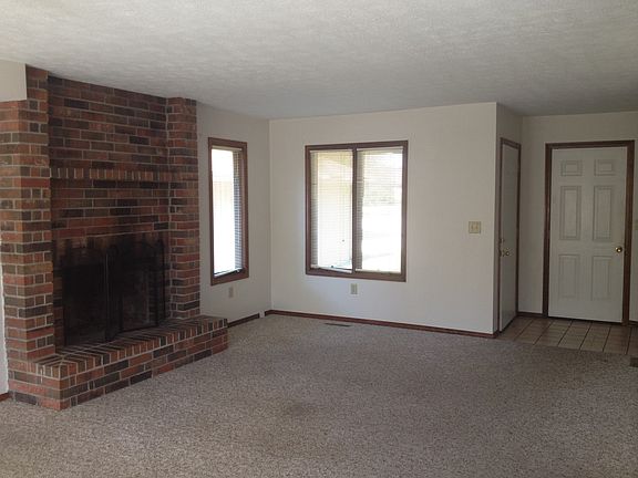 Spacious living room