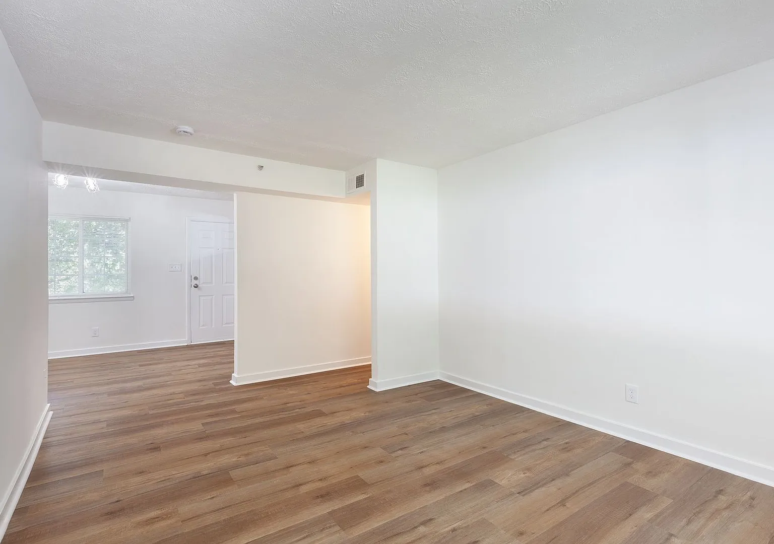 Beautiful, Fully Renovated 1bd/1ba Unit w/ Rear Deck in Ideal Smyrna Location! — Photo 3