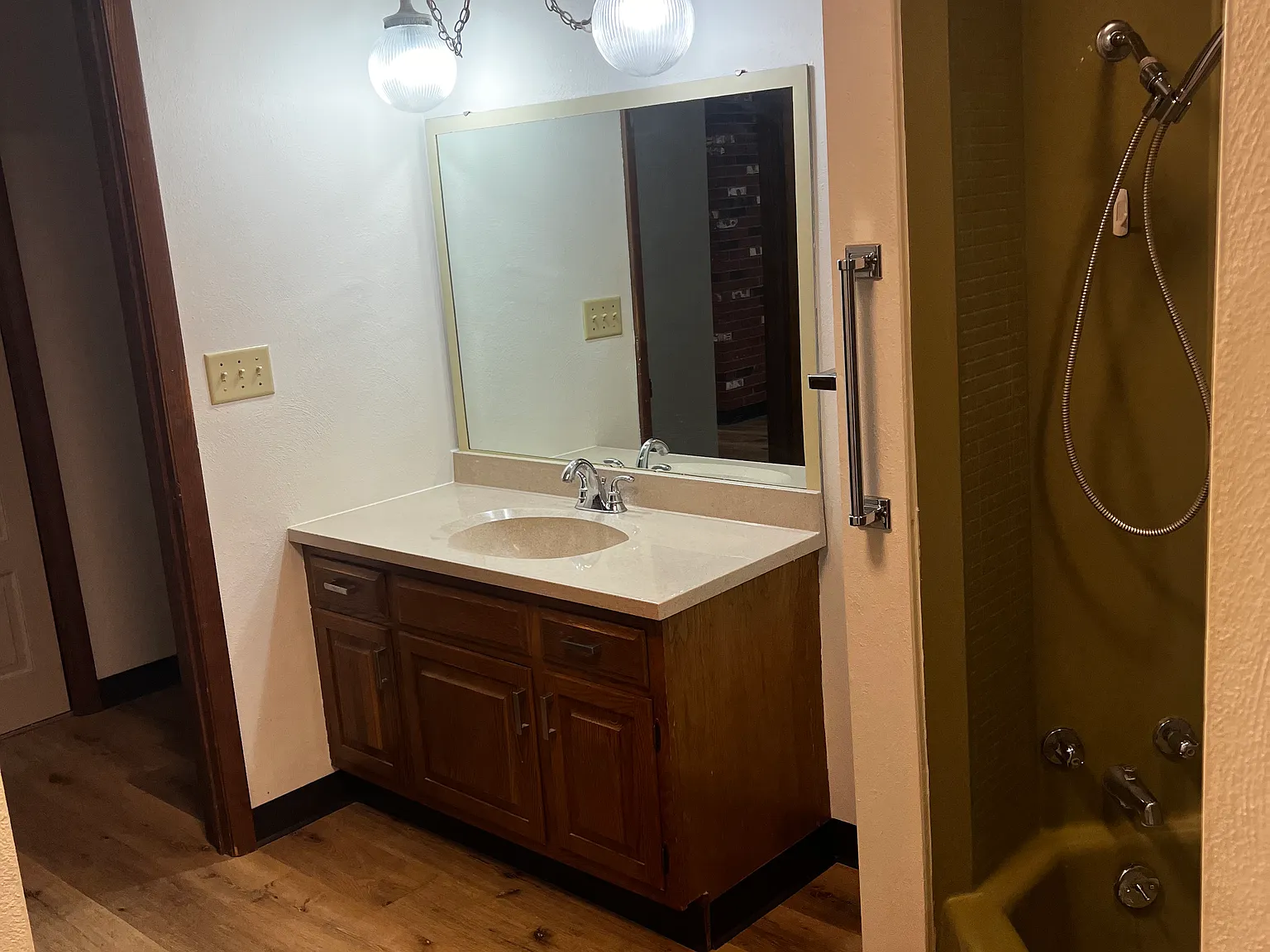 2 bed, 1000 sqft, $1,000 — Photo 2