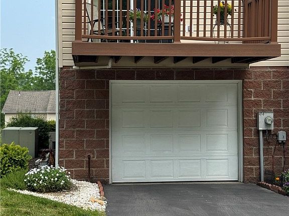 3rd image of 414 Silvis Way