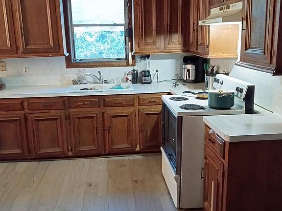 3rd image of 2703 Cochran St