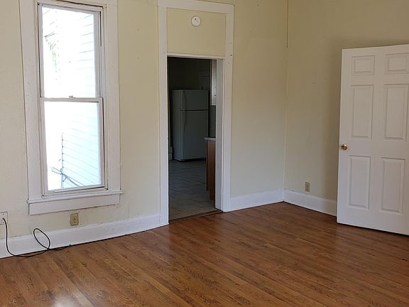 5th image of 303 S Grand Ave