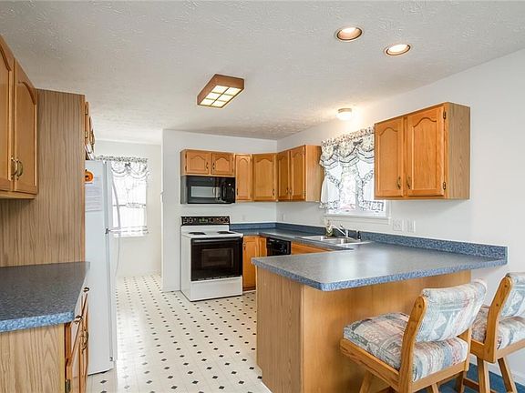 5th image of 6043/6044 Bartholomew Dr