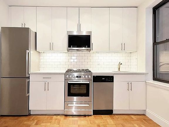 4th image of 208 E 70th St APT 1E