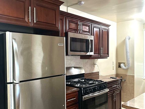 4th image of 8825 153rd St APT 6D