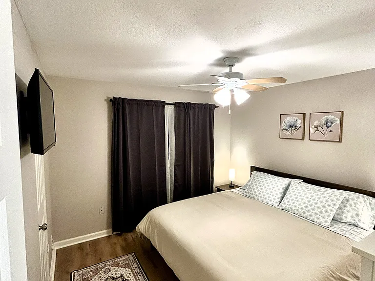 Main bedroom - King size bed