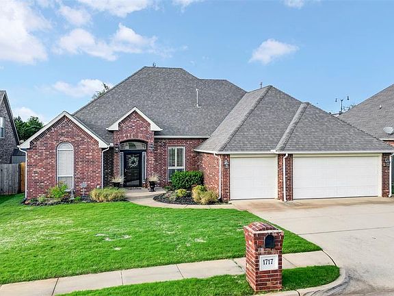 3rd image of 1717 Redland Dr