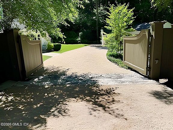 2nd image of 1102 Rock Rimmon Rd