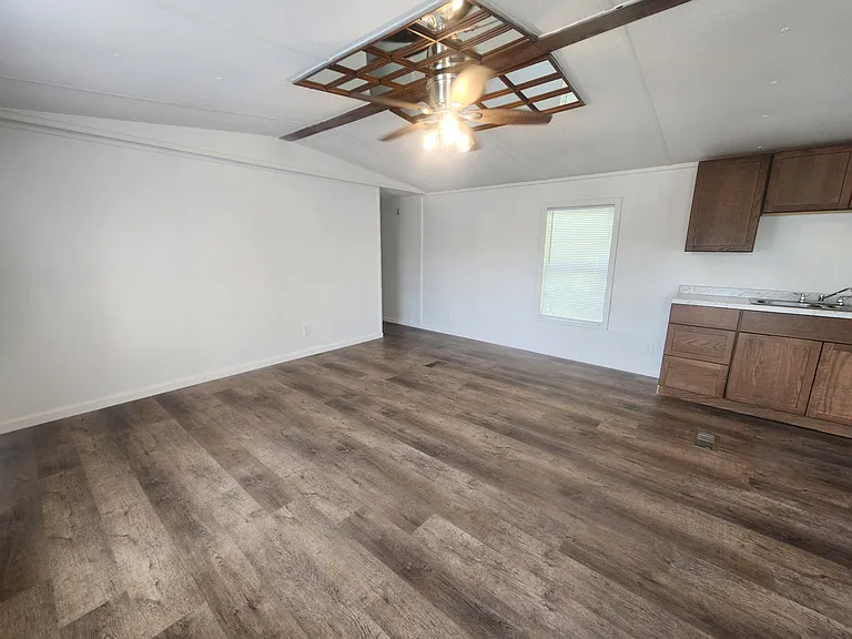 1559 Perry St SE — Photo 10
