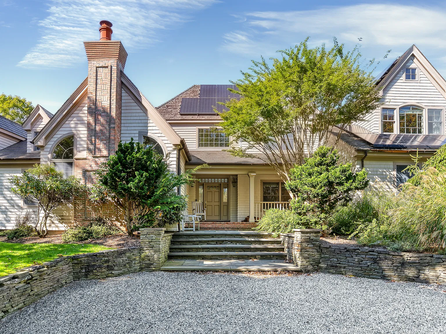 Effortless Summer Living Between Bridgehampton and Sag Harbor — Photo 2