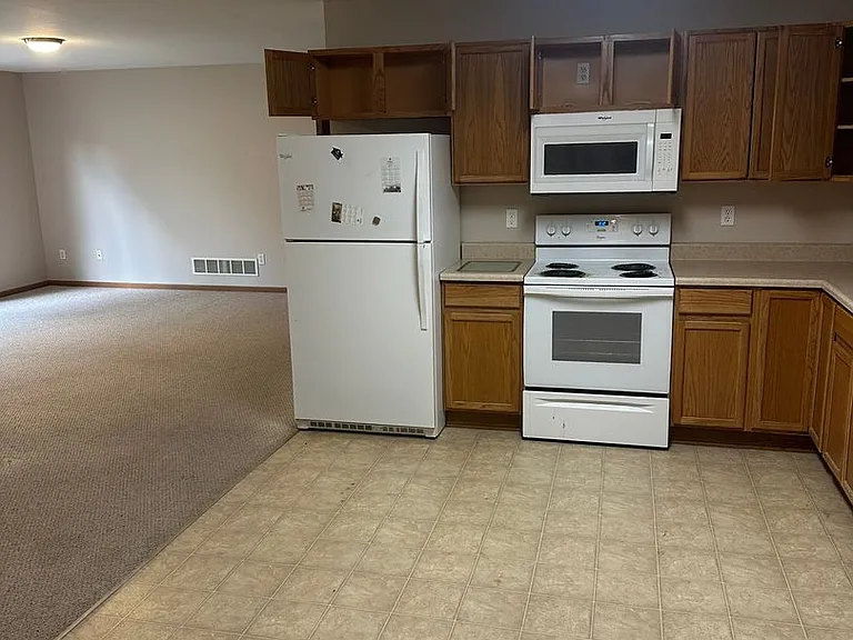 Kruse - 3209-11 Polaris Dr. — Photo 5