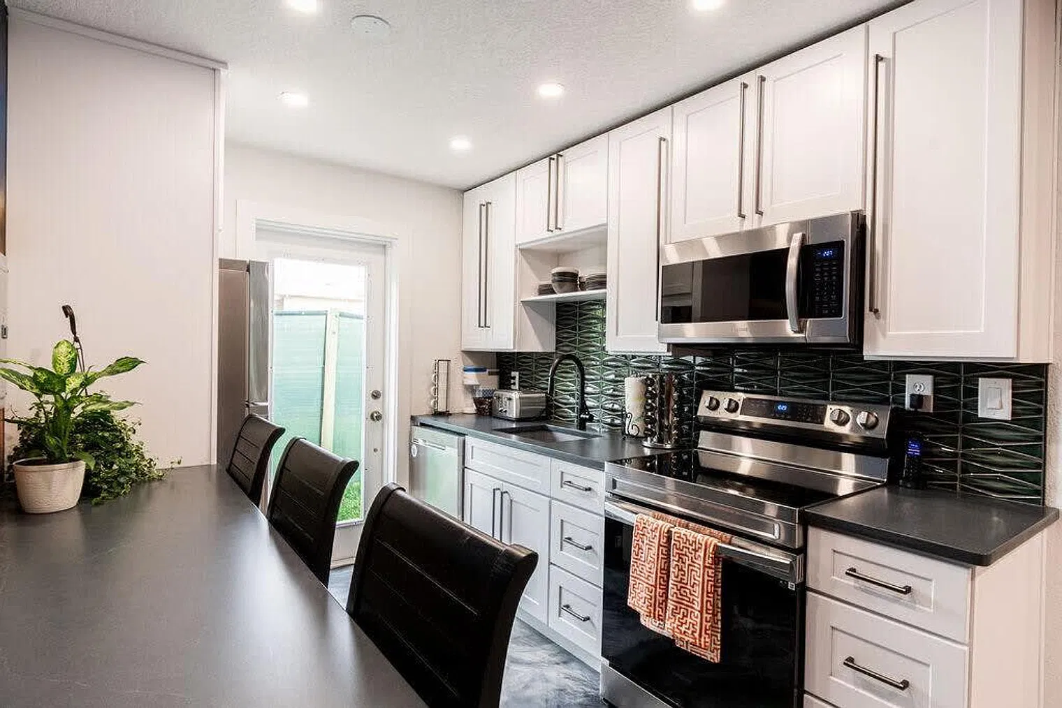2 bed, 1.0 bath, $7,151 — Photo 4