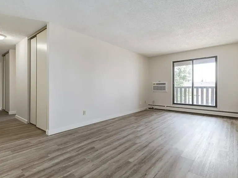 5 Russell Dr — Photo 2