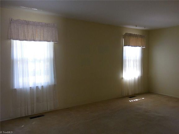 5th image of 2501 Phoenix Dr