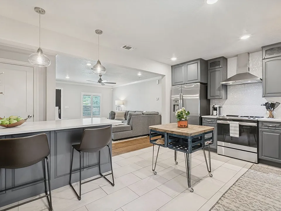 488 E Olmos Dr #1