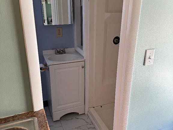 4th image of 120 Woodbine Ave