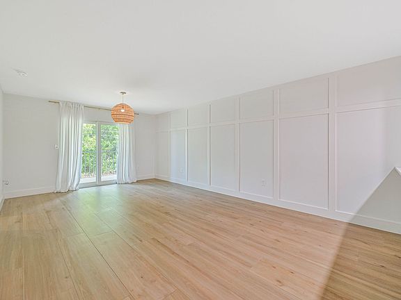 5th image of 136 Cypress Way E #505