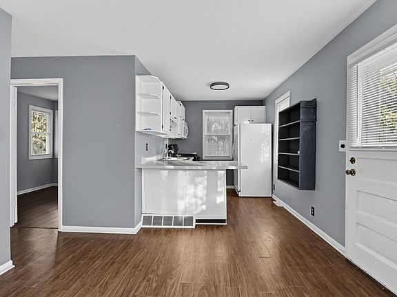 5th image of 6414 W Hillside Rd APT B