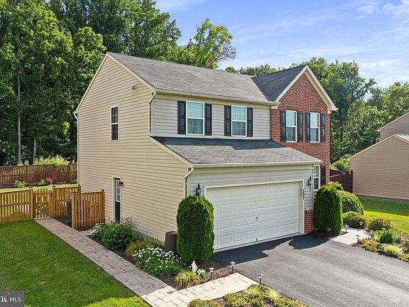 3rd image of 527 Maddex Farm Dr
