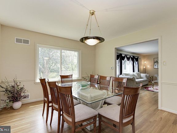 5th image of 9912 Silver Brook Dr