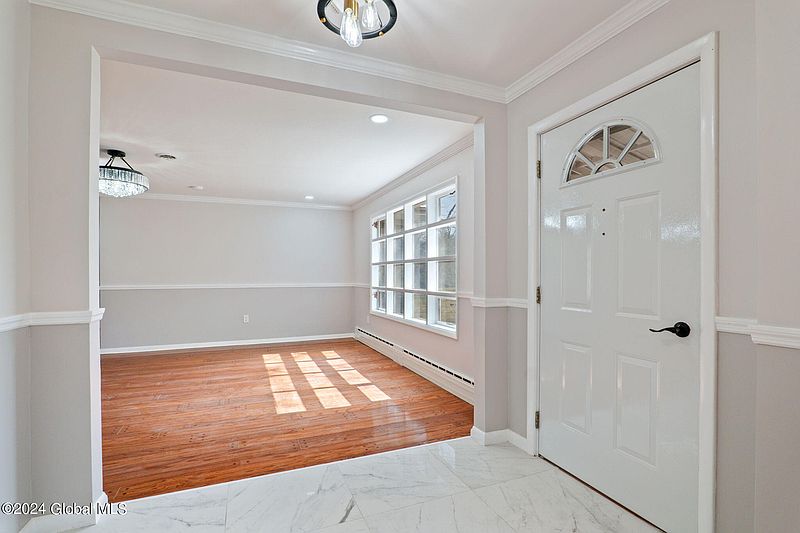 5th image of 16 Woodcrest Drive