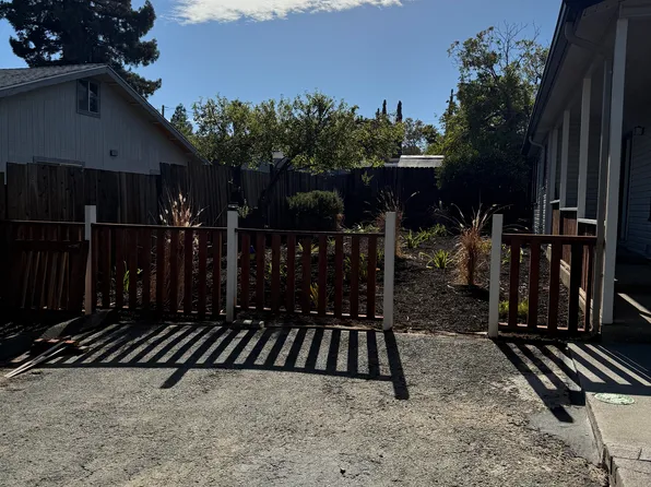 4552 Blum Rd, Martinez, CA 94553