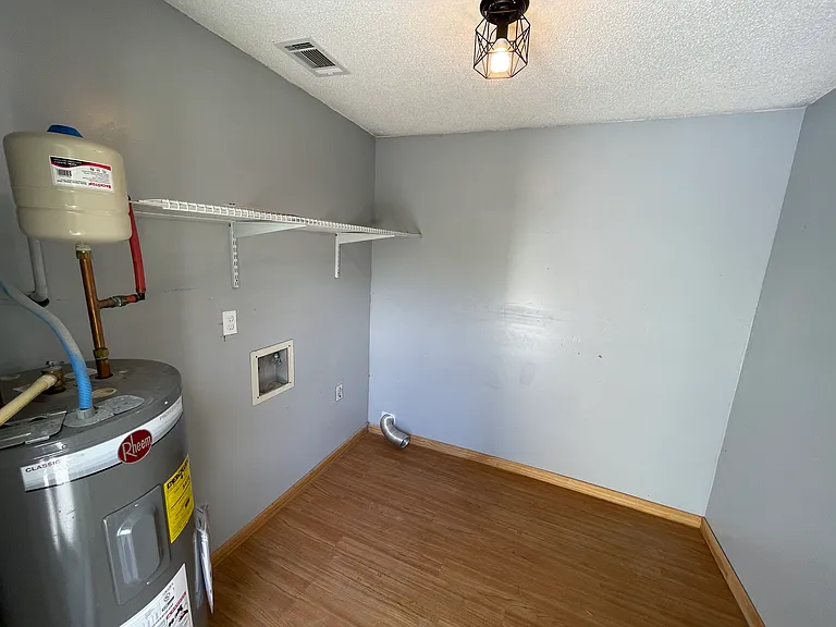 7500 Newcombe Dr — Photo 10