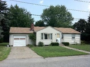 30 Woburn St, Cranston, RI 02910