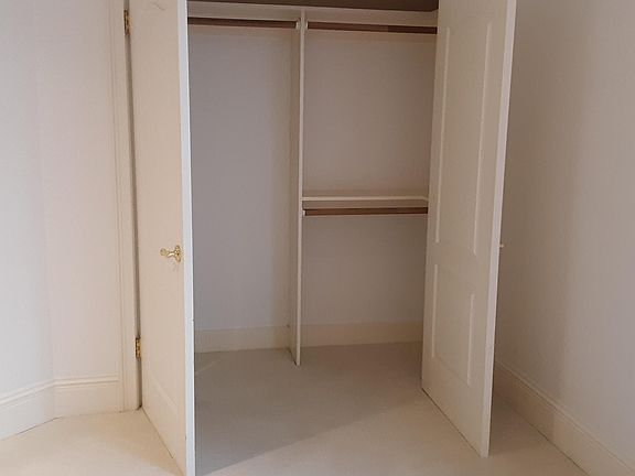 2nd image of 415 Lily St APT B
