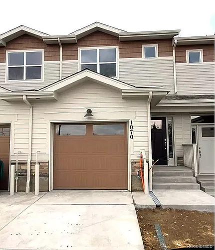 1070 Oak Cir Photo 1