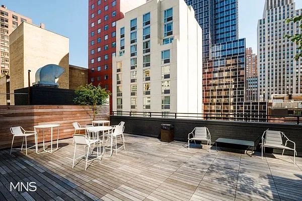 Rented by Residently USA, LLC | media 32