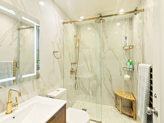 5th image of 425 Park Ave S #A