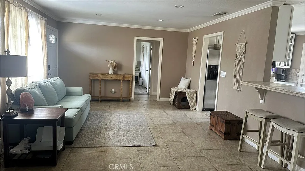3 bed, 1400 sqft, $4,595 — Photo 2