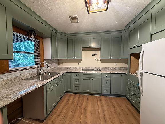 Stainless appliances to be installed by landlord.