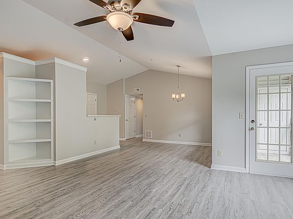 4th image of 5010L Lawndale Dr
