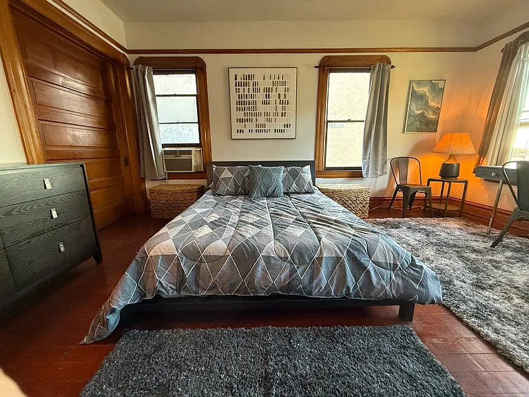 826 S Burlington Ave #10 — Photo 7