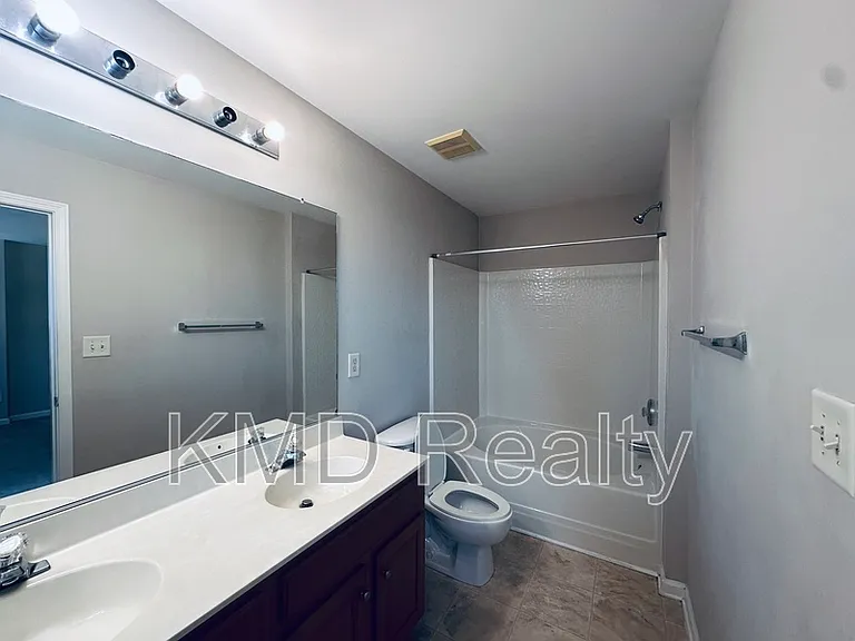 940 Tiger Ln — Photo 15
