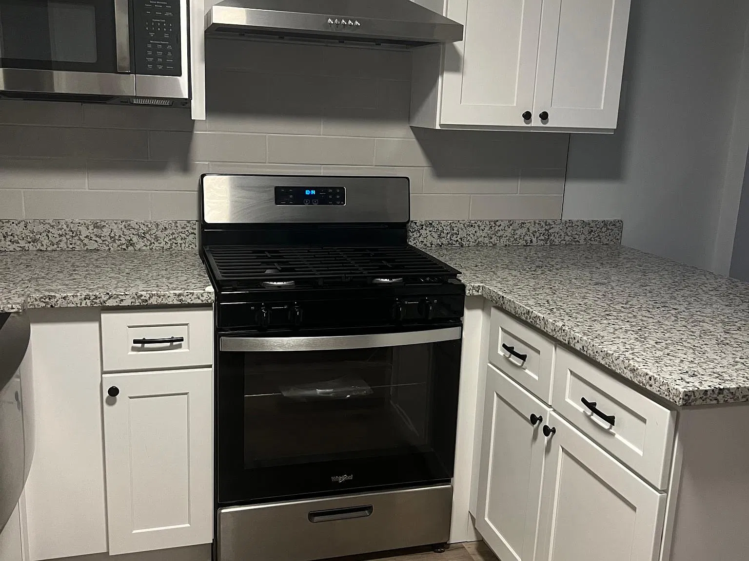 2 bed, 900 sqft, $1,300 — Photo 4