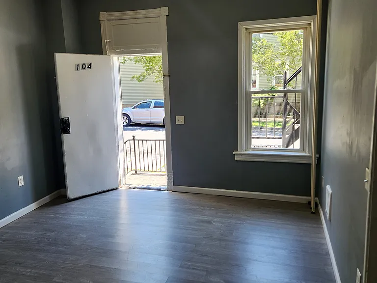 104 Stevens Ave — Photo 3