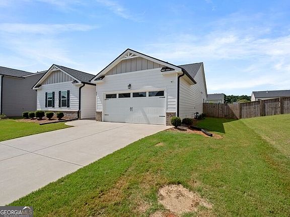 2nd image of 647 Graham Campbell Ln
