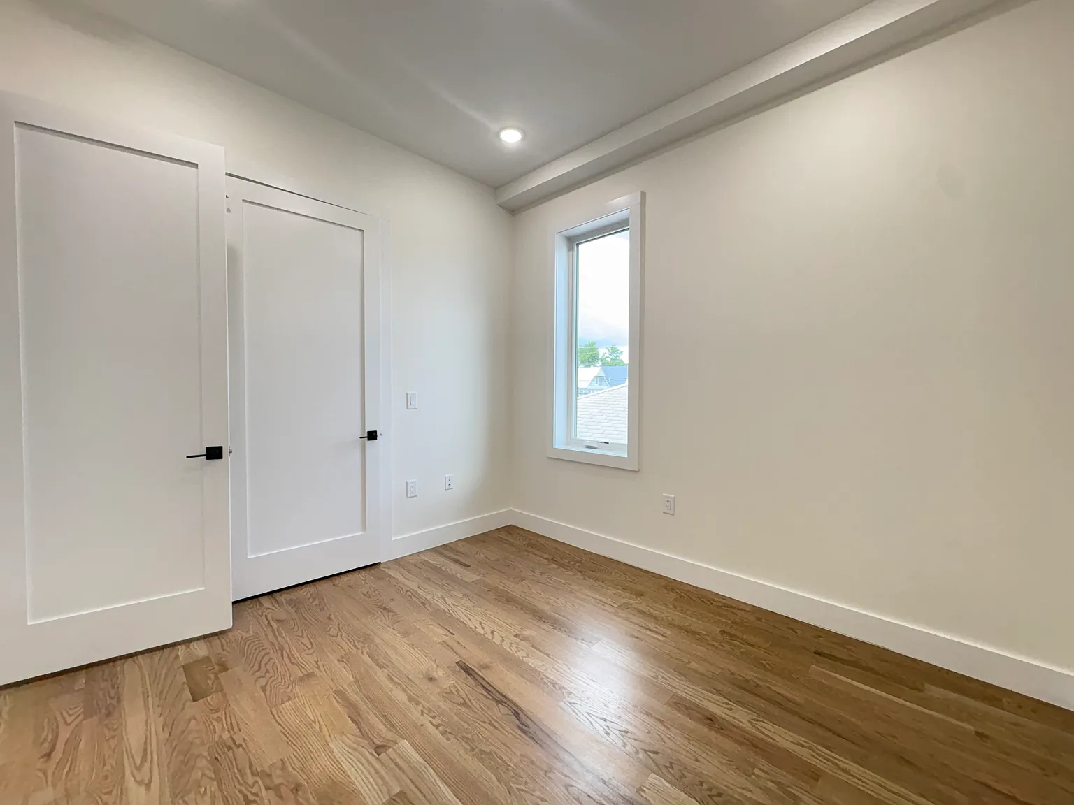 2 bed, 800 sqft, $2,400 — Photo 4