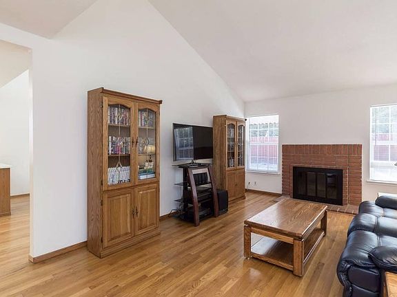 3rd image of 1548 Aldrich Way