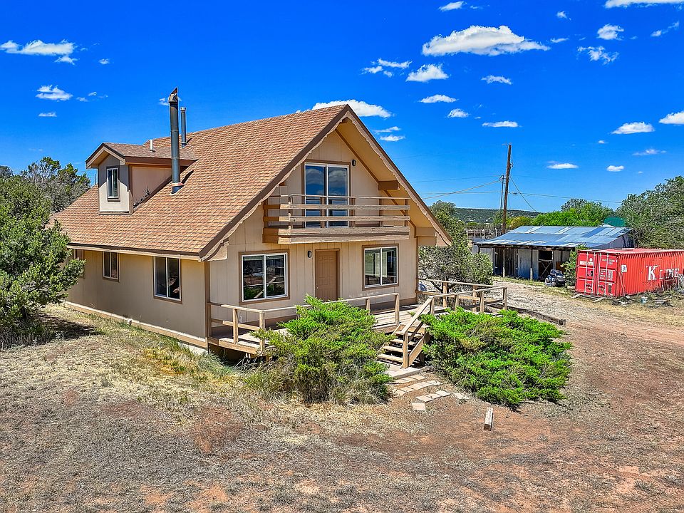 1st image of 8 Troxel Ln
